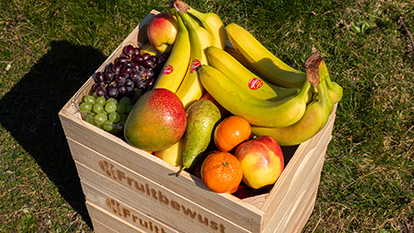 Kist met fruit er in